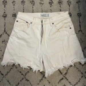 Abercrombie & Fitch Curve Love High Rise 4 Inch Short